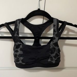 Black lululemon sports bra